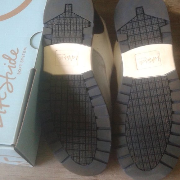 LIFESTRIDE SNEAKER SIZE 8 WIDE - Picture 5 of 9